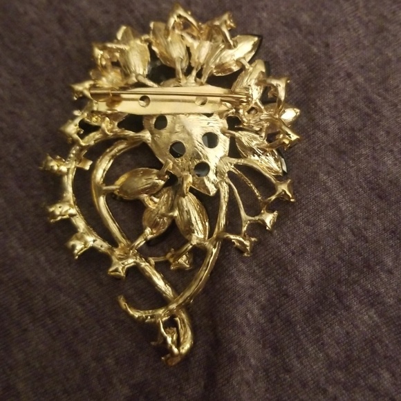 Beautiful brooch - Picture 2 of 3